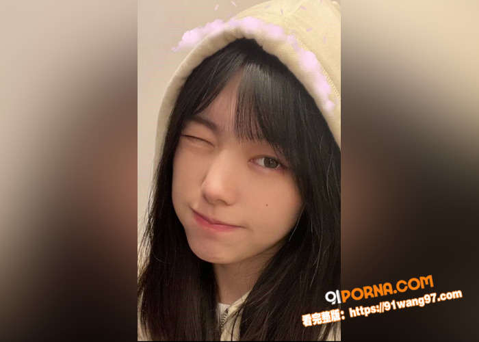 清纯女大学生 表面乖巧 ...（3）