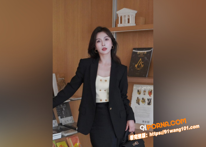 极品熟女 身穿紫色睡衣黑...（2）