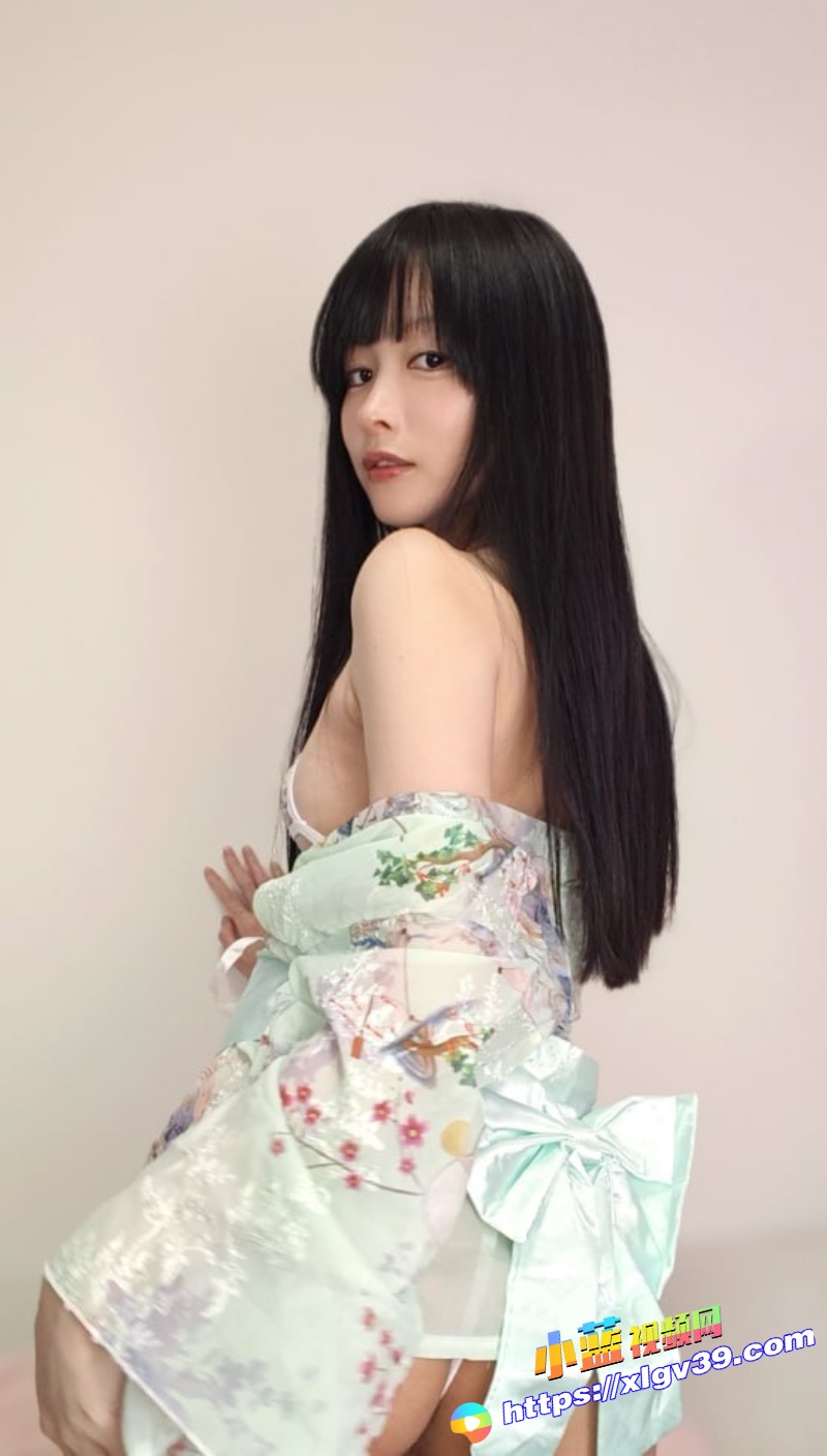 极品白虎萝莉性爱私拍 被...（2）