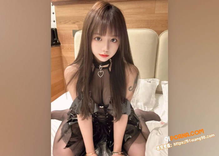 推特网红肥逼萝莉骚母狗 ...（1）